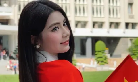 Ái nữ MC Quyền Linh khoe chân dài, dáng xinh, diện đồ bóng rổ rộng thùng thình vẫn xinh bất chấp