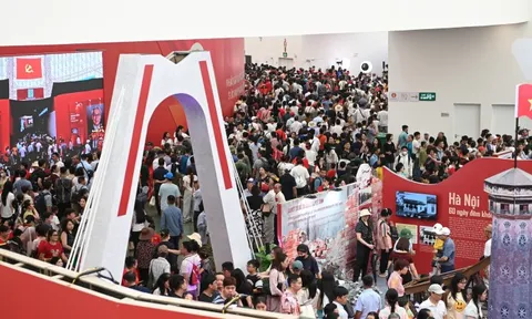 Hot nhất cuối tuần này: Trung tâm triển lãm quốc gia tiếp tục hút khách đông nghịt như đang nghỉ lễ