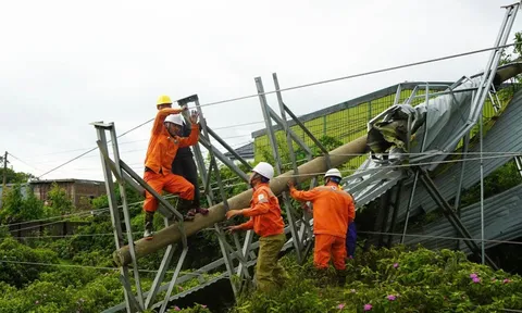 Bộ Công Thương yêu cầu khẩn trương cấp điện trở lại vùng ảnh hưởng do bão Kajiki