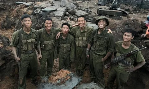 Khán giả chi hơn 551 tỷ đồng trong 2 tuần đưa Mưa Đỏ trở thành phim Việt Nam ăn khách nhất lịch sử: Vượt Mai của Trấn Thành, hot gấp 10 lần phim có Hoài Linh