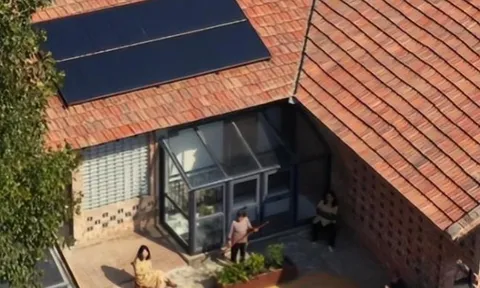 Nữ tiến sĩ biến nhà cũ thành biệt thự hơn 1.000m2 cho bố nghỉ hưu: “Kinh phí hết 1,4 tỷ đồng nhưng tương lai không tốn tiền điện”