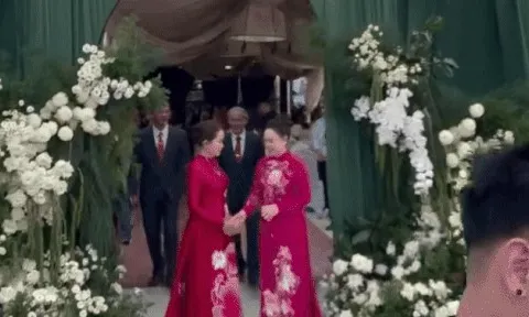 Vì sao phu nhân Tập đoàn Sơn Hải vội vã ra về khi đám cưới Đỗ Hà - Viết Vương bắt đầu?