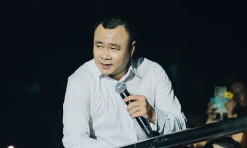 Hành động kỳ lạ của Tự Long