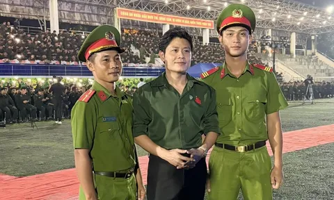 Bức ảnh của nhạc sĩ Nguyễn Văn Chung gây xôn xao, hơn 5.000 người bình luận