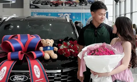 Sao trẻ ĐT Việt Nam tậu xế hộp mới, viên mãn bên vợ hot girl sau 2 năm kết hôn