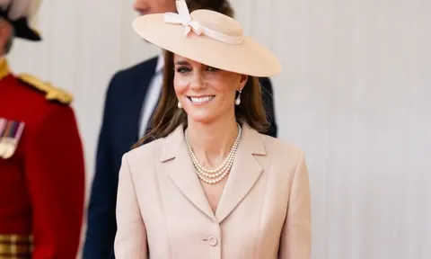 Mặc váy tutu mà không sợ "cưa sừng làm nghé": Vương phi Kate chỉ chiêu thức "hack tuổi" thông minh, phụ nữ 40 nên biết