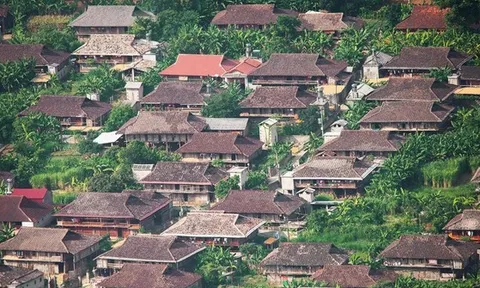 Chuyện ly kỳ ở Lạng Sơn: Hàng trăm ngôi nhà cùng quay về một hướng, cảnh tượng hiếm có!