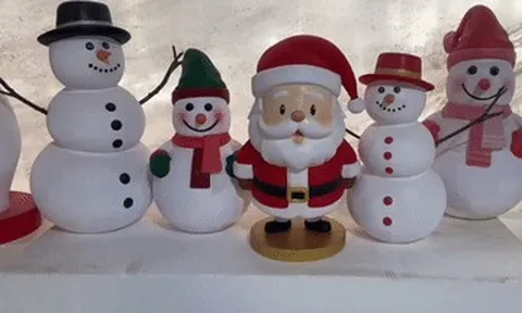 Công nhân tiết lộ điều thú vị trong xưởng sản xuất mô hình Noel ở Đồng Nai