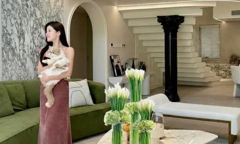 Thú chơi hoa Tết 2026: Quên những bình hoa rườm rà đi, một nắm hoa Rum cắm lọ mới là đỉnh cao của sự tinh tế, hút lộc cực mạnh