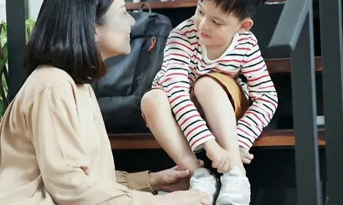 Con trai đi học về kể: "Mẹ ơi, các bạn chê mẹ xấu!", phản ứng của người mẹ khiến cả mạng xã hội phải vỗ tay khen