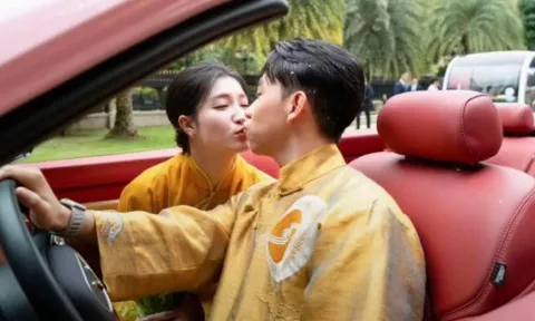 Ảnh hot: Phương Nhi và Minh Hoàng khoá môi cực ngọt trên xe mui trần