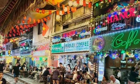 Khách Tây chia sẻ thử thách một ngày sống ở Hà Nội với 690.000 đồng