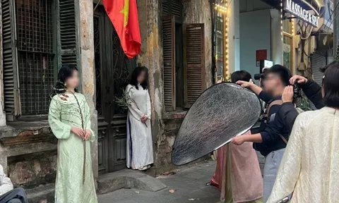 Ngôi nhà khổ nhất phố cổ Hà Nội ngày giáp Tết