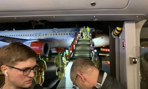 Hành khách hoảng hồn vì phi công cất cánh 'nhầm đường'