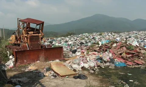 Bãi rác thải hết hạn: Cấp thiết việc xây dựng nhà máy xử lý chất thải
