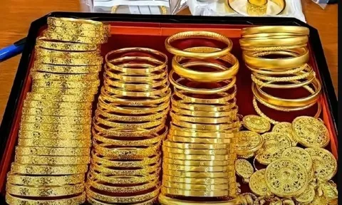 3 năm “đổi lì xì lấy vàng”, 2 bé gái tích lũy được 20 chỉ vàng, giá trị “kho báu nhỏ” tăng gấp đôi khi vàng lập đỉnh