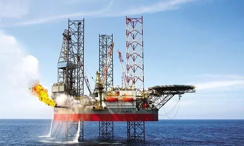 GAS, Petrolimex, BSR... tăng kịch trần ngay phiên đầu năm mới: Cú kích hoạt từ dòng tiền 26 tỷ USD, chuyện gì xảy ra tiếp theo?