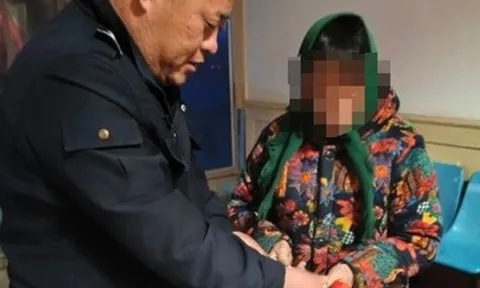 Chiếc tủ lạnh cũ bị bán phế liệu, mẹ giục con trai gọi công an