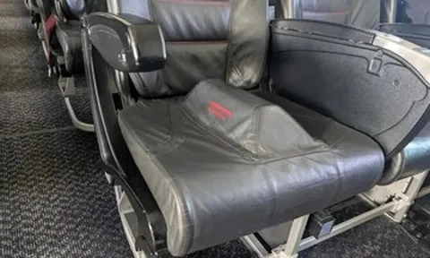 Vì sao chiếc ghế hàng 15 trên máy bay Boeing không có ai ngồi?