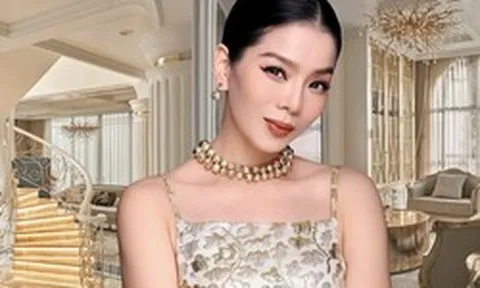 Biệt thự của "chị đại" Lệ Quyên: Cầu thang dát vàng lóng lánh như cung điện, tiết lộ 3,6 tỷ chỉ đủ xây cái cổng nhà