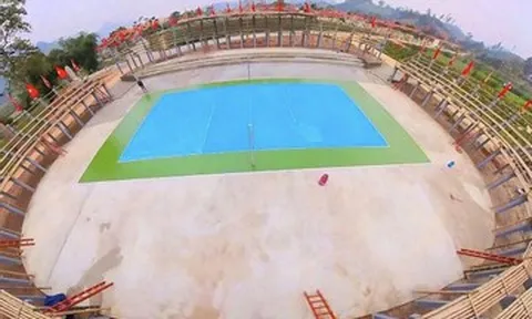 Khán đài sân bóng chuyền bằng tre, mét ở Nghệ An gây ‘bão mạng’