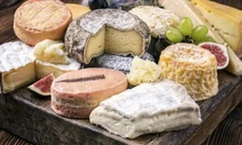 Vì sao người Pháp thích ăn phô mai nặng mùi?