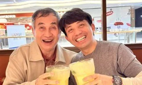 Cụ ông U80 sở hữu đế chế nhựa nghìn tỷ ở TP.HCM, xuất hiện cạnh con trai với chi tiết gây chú ý