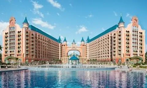 Cuộc đua tạo việc làm ngay trong đại đô thị: Phú Mỹ Hưng làm phố tài chính, Vinhomes tạo khu du lịch, Sun Group dựng lại cả phim trường quy mô lớn