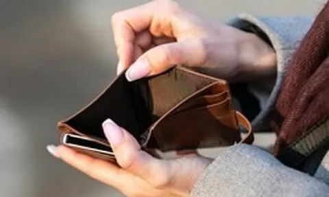 Nghiên cứu 7.676 người suốt 4 năm chỉ ra: THIẾU TIỀN khiến bạn già thêm 5 tháng mỗi năm!