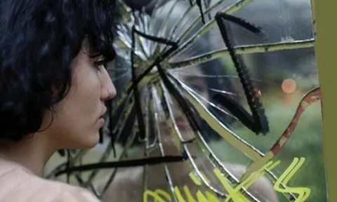 Vì sao vỡ gương lại bị coi là đen đủi suốt 7 năm?