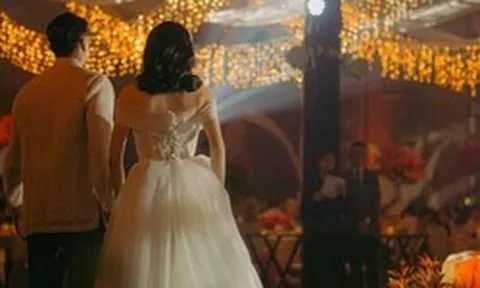 Chân dung cô gái Việt khiến con trai tỷ phú si mê, rước về bạch dinh "siêu khủng", tình tứ không rời nhau nửa bước