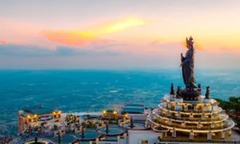 Công trình làm bằng 170 tấn đồng đỏ do chính người Việt tạo tác bằng công nghệ châu Âu, đã vượt Trung Quốc để lập kỷ lục cao nhất châu Á