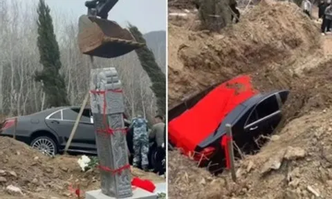 Đám tang phát tiền cho người đến viếng, chôn siêu xe hơn 4,2 tỷ đồng cạnh mộ