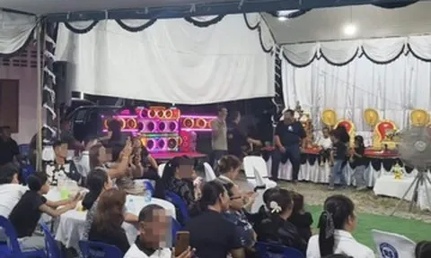 Đám tang thuê vũ công nhảy múa theo di nguyện người quá cố gây tranh cãi