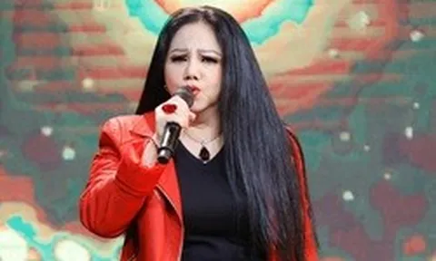 Nữ ca sĩ phải cầm bằng khen đi xin tiền nhà tài trợ: Làm 4 show cháy vé ở Đà Nẵng