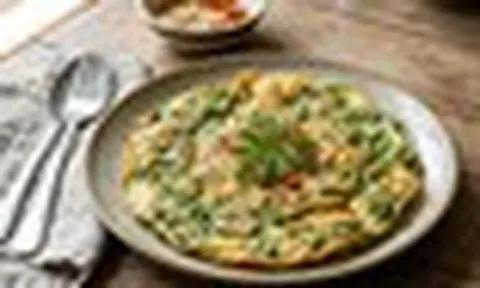 Đừng chỉ rán trứng với hành, hãy rán với lá đinh lăng vì 4 lý do này
