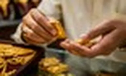 Nền kinh tế 3.700 tỷ USD kêu gọi dân 'nhịn' mua vàng, làm việc tại nhà