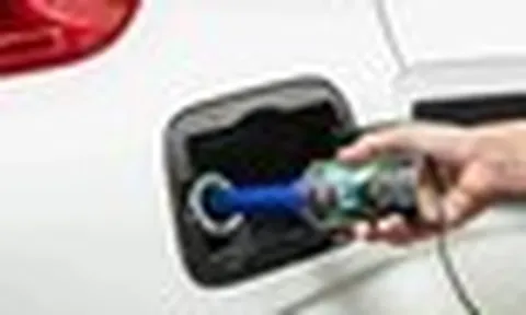 Người tiêu dùng cần tìm hiểu rõ phụ gia 'bảo vệ xe trước xăng E10' bán tràn lan trên mạng