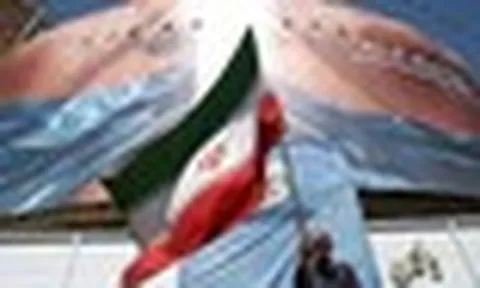 Iran tuyên bố ngừng trao đổi với Mỹ, phong toả hoàn toàn eo biển Hormuz, giá dầu tăng dựng đứng 7%