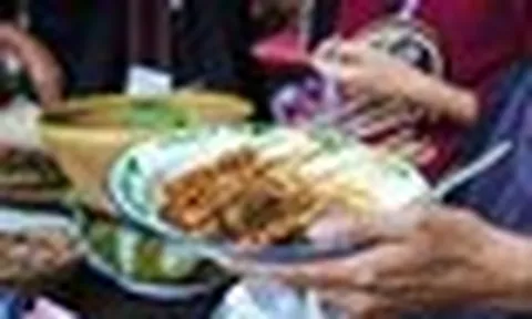 Indonesia: Người phụ nữ tử vong sau khi ăn thịt gà xiên: Kết quả khám tử thi gây bất ngờ