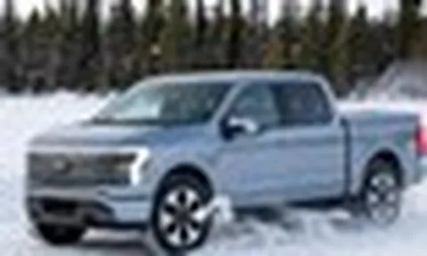 Bán tải điện Ford cỡ Ranger lần đầu chạy thử trên đường: Đầu xe siêu ngắn, trang bị nhiều công nghệ an toàn, chốt ra mắt năm sau