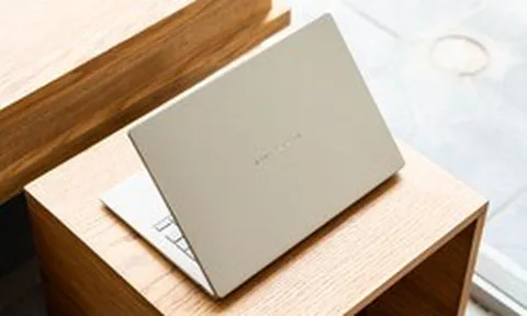 Chiếc laptop 990g này đã làm được điều mà nhiều người từng nghĩ là không thể