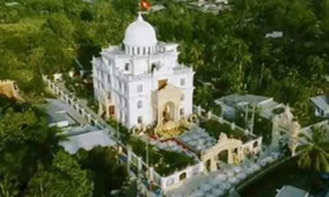 Lâu đài sáng nhất miền Tây