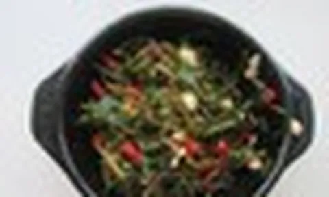 Loại rau dại mọc đầy bờ ruộng Việt Nam được cổ thư Trung Quốc tôn là "rau trường thọ": Bổ dưỡng bất ngờ