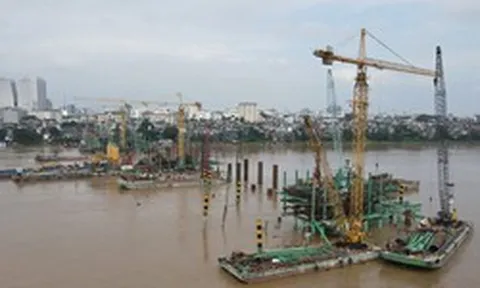Ba đại công trường vượt sông Hồng tăng tốc