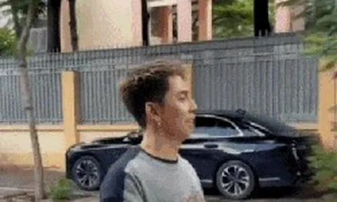 Nam ca sĩ Việt lái Porsche đi giao thịt kho: Nổi tiếng sau 1 hit, loay hoay 8 năm chưa thể “thoát vòng”