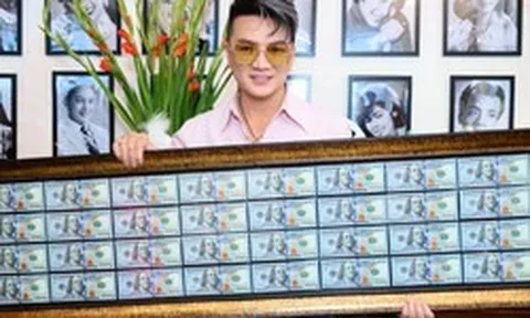 Đàm Vĩnh Hưng được tặng 1 khung toàn tiền đô la: "Tôi xém xỉu nhưng phải bình tĩnh lại"