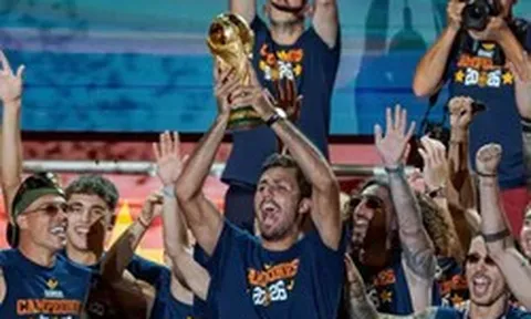 Biển người phủ kín Madrid, đón nhà vô địch World Cup 2026 trở về