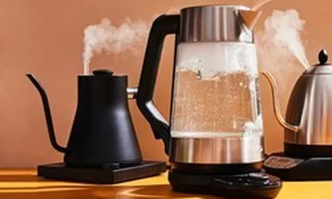 Có nên để nước trong ấm siêu tốc sau khi đun?