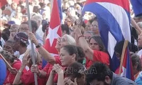 Một ngành trụ cột của kinh tế Cuba gần như tê liệt hoàn toàn, DN Canada, Nga... liên tiếp báo “tin buồn”